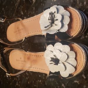 Kate Spade wedge patent sandal w poppy
